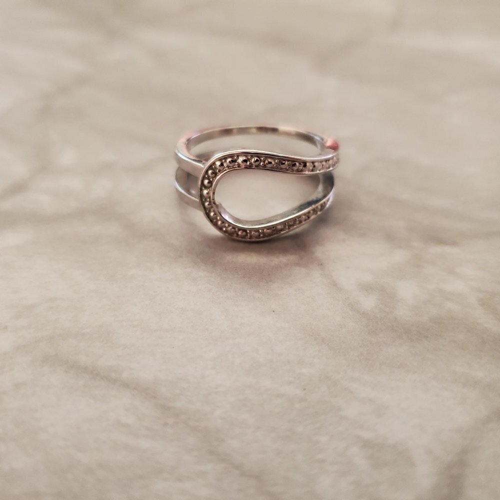 ✨ 2000's Silver Rhinestone Ring Size 8 ✨ - Picture 1 of 5